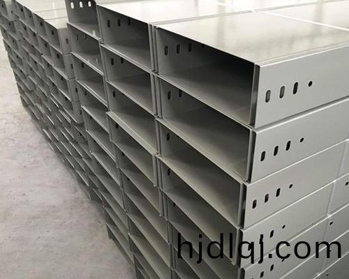 熱鍍鋅(xin)電(dian)纜(lan)橋(qiao)架(jia)在(zai)選(xuan)用及(ji)施(shi)工時需(xu)要註意事(shi)項(xiang)