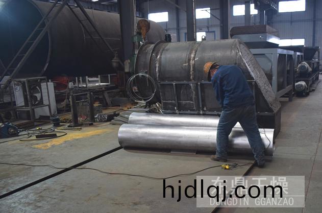 煤泥(ni)烘(hong)榦機現(xian)場(chang)